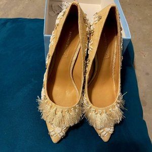VERY PRETTY NWOT Antonio Melani beige 7.5 Pumps